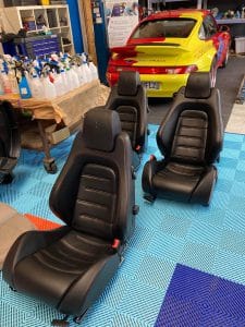 cuir viper detailing